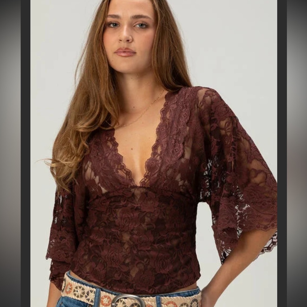 Tilly’s lace top flare sleeve 3/4 sleeve